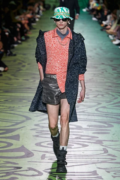 Look 19